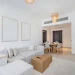 Contemporary 2-Bedroom Apartment In Silverene