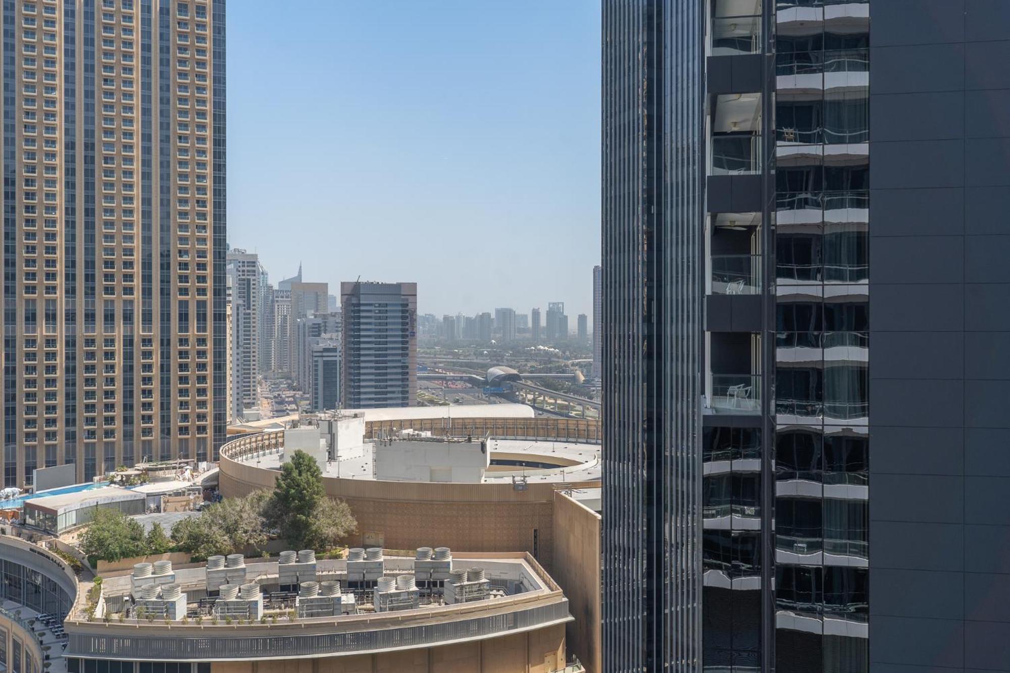 Contemporary 2-bedroom In Silverene Apartment Dubai