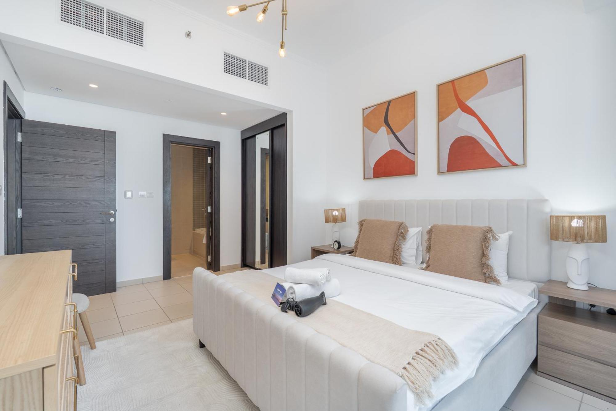 Contemporary 2-bedroom In Silverene * Dubai
